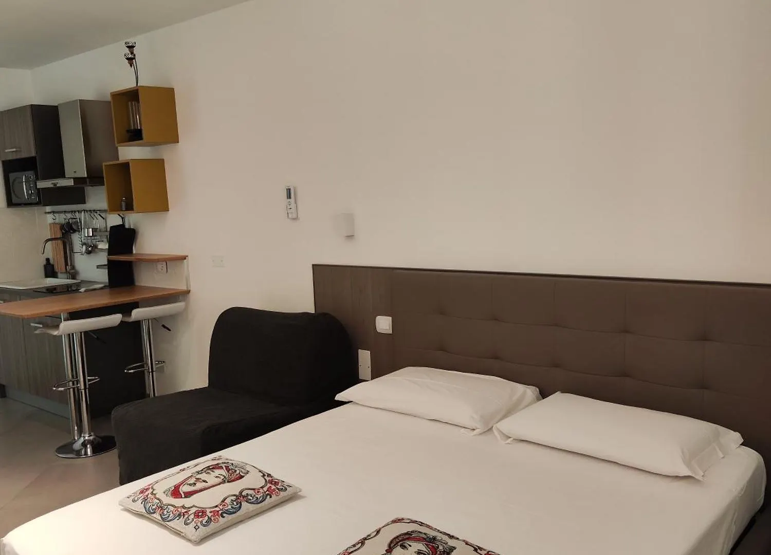 San Francesco Rooms And Apartment With Terrace In Palermo Locazione Turistica 2*,