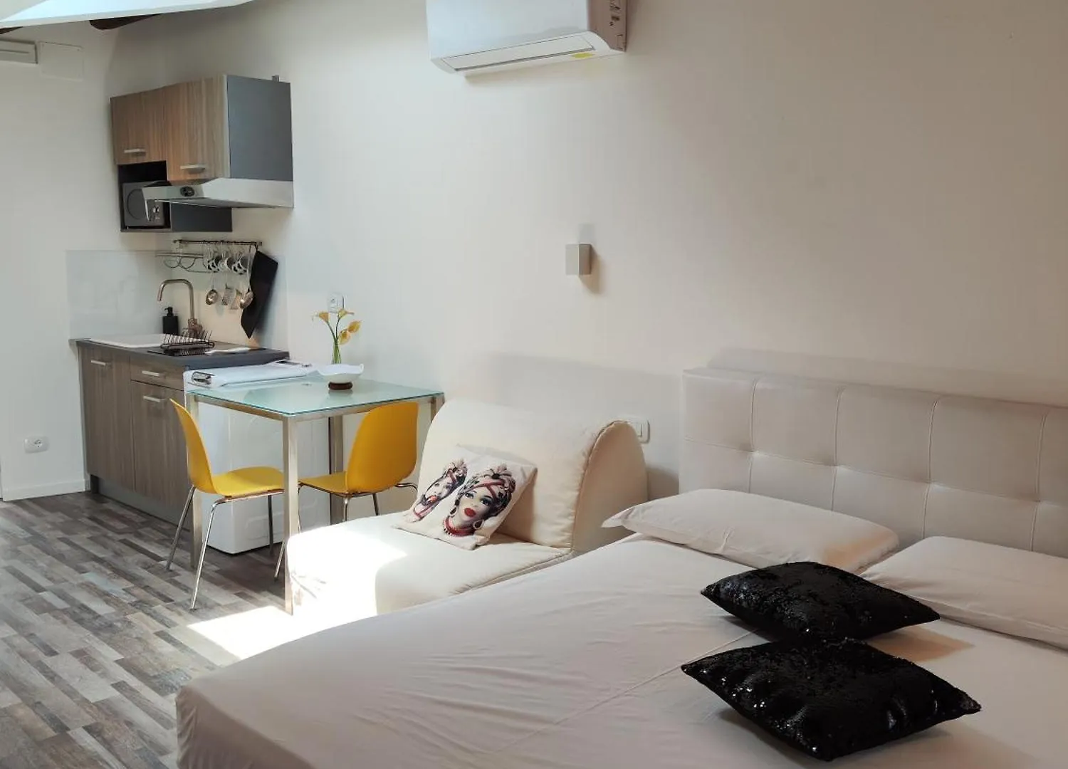 Bed & Breakfast San Francesco Rooms And Apartment With Terrace In Palermo Locazione Turistica